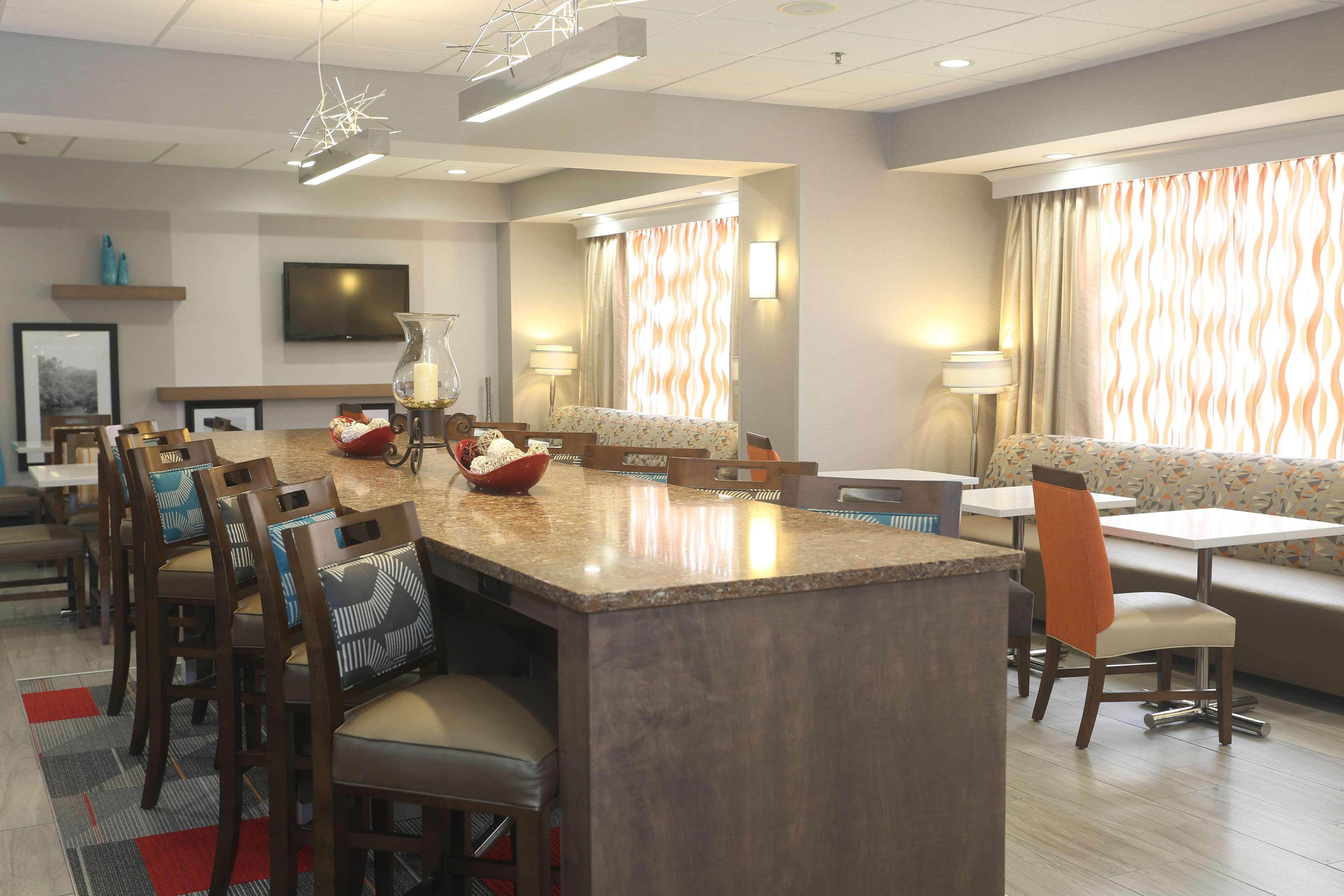 Hampton Inn Owego Exteriör bild