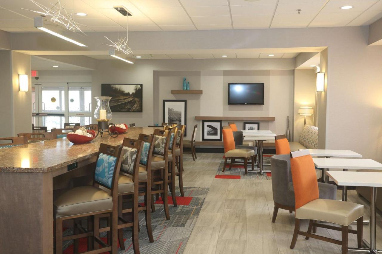 Hampton Inn Owego Exteriör bild